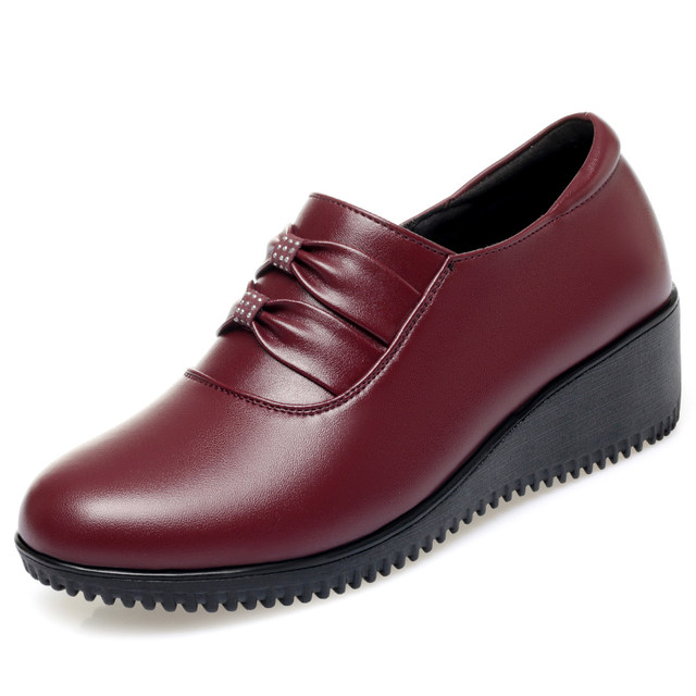 Wedge-heeled leather mother shoes soft sole non-slip middle-aged women's single shoes mid-heeled red middle-aged leather shoes comfortable round head