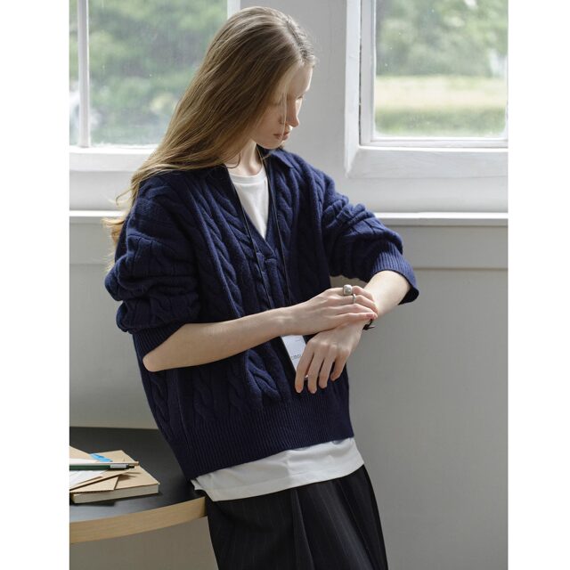CIRCLOFY design-sensory cable v-neck wool sweater for women in spring and autumn loose sweater jacket
