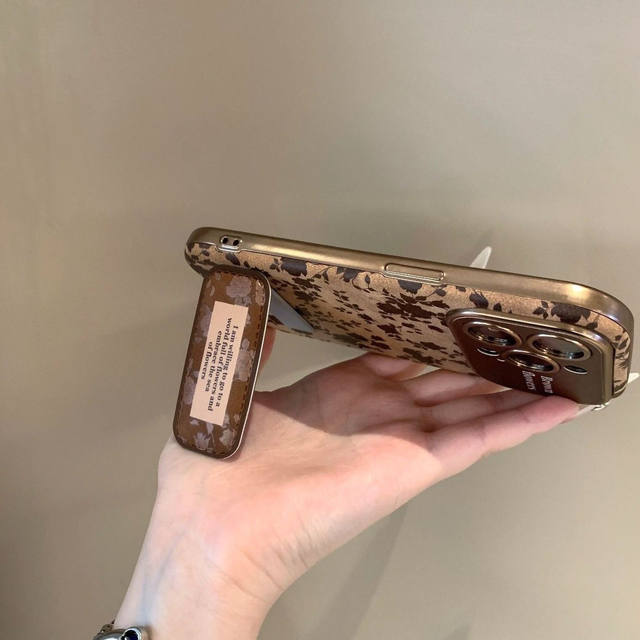 
Retro oil painting rose suitable for Apple 17/16 ProMax mobile phone case lanyard iPhone15 all-inclusive 14 anti-fall 13 light luxury 12 bracket