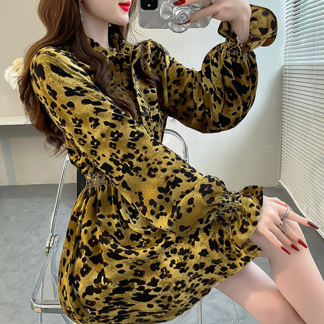 Fat MM spring new shrink waist shirt women's top fashionable and fashionable printed lapel mid-length flared sleeve shirt