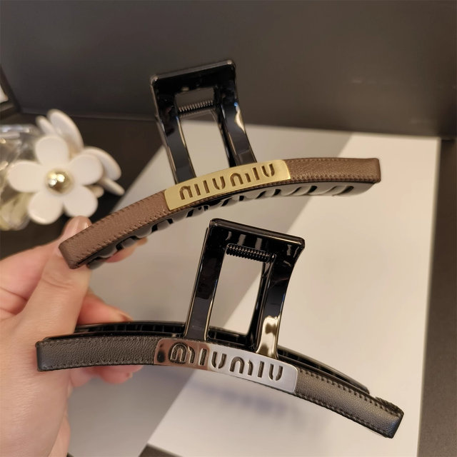 Zhao Lusi's same style of hair clip for women 2025 new style large shark clip for hair on the back of the head, high volume and high-end hair clip