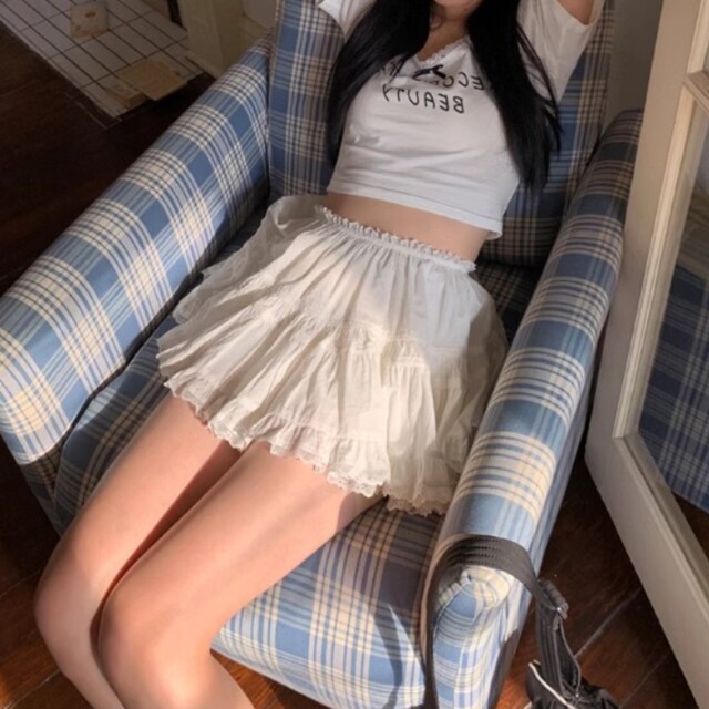 French retro white skirt for women in spring and autumn, outer wear, A-line cake skirt, lace high-waist temperament short skirt