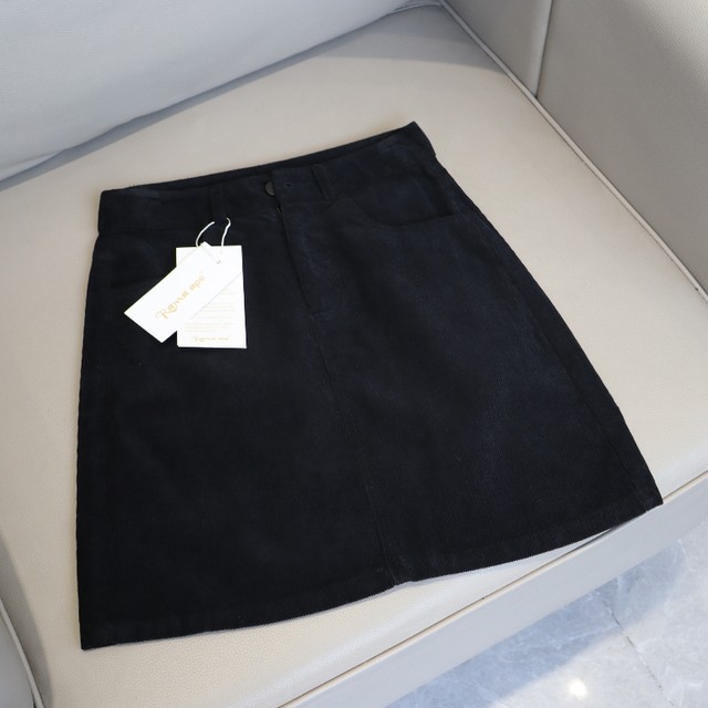 Clearance corduroy skirt autumn and winter new high-waisted slim hip A-line skirt small short skirt pocket broken
