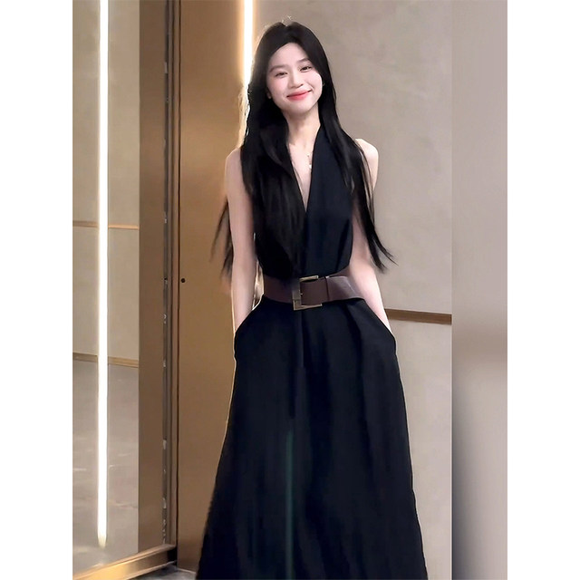Black high-end V-neck halter neck dress for women early autumn outfit 2025 new temperament waist-hugging A-line long skirt