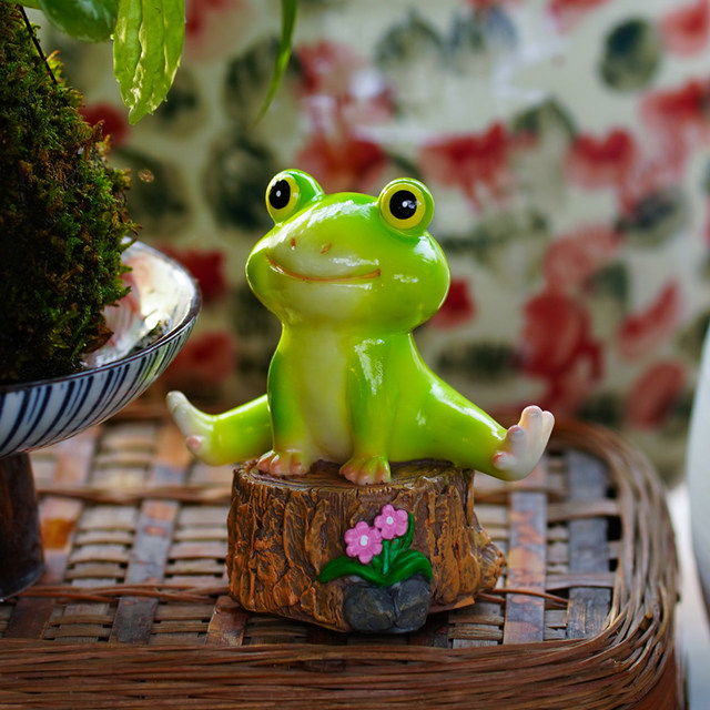 Cute little frog flower potted courtyard micro-landscape succulent landscaping decoration garden fish tank car decoration decoration