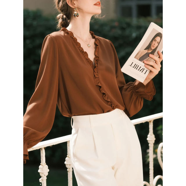 Maillard Brown Earrings V-neck Shirt Women's Autumn 2025 New Long Sleeve Shirt French Bourgeois Top