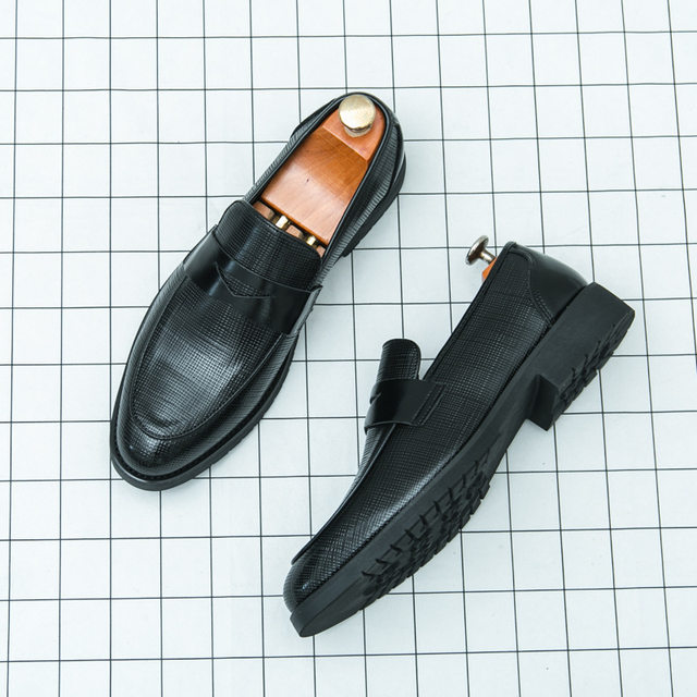 
Fashion selection of large size fashion versatile bean shoes with one foot, love shoes, fashionable men's leather shoes breathable dad