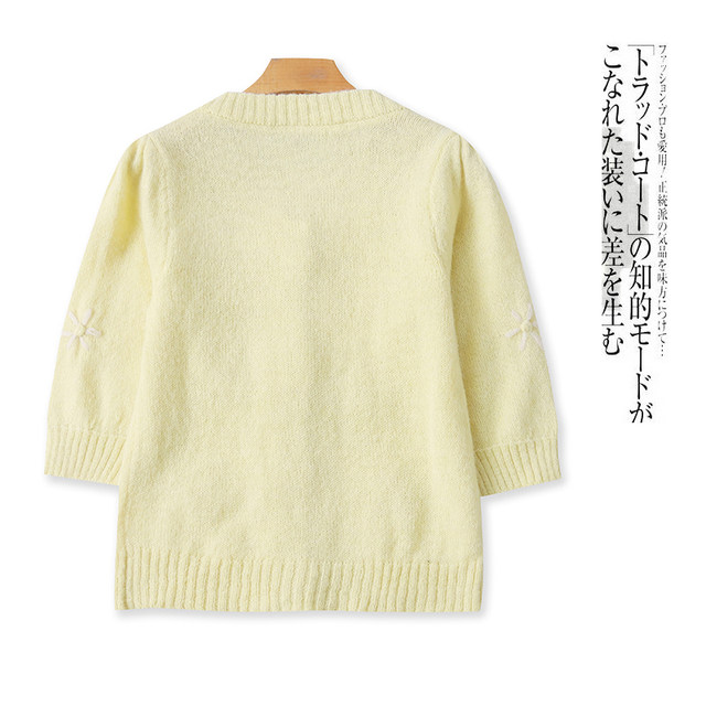 Mid-sleeved cardigan sweater Spring and autumn new women's fashion age-reducing round neck single-breasted five-point sleeve sweater 30513
