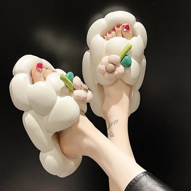 Thick-soled high-rise slippers for women in summer can wear sweet flowers and non-slip indoor home beach slippers