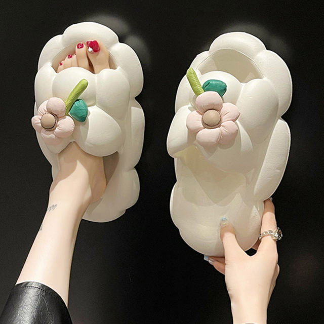 Thick-soled high-rise slippers for women in summer can wear sweet flowers and non-slip indoor home beach slippers