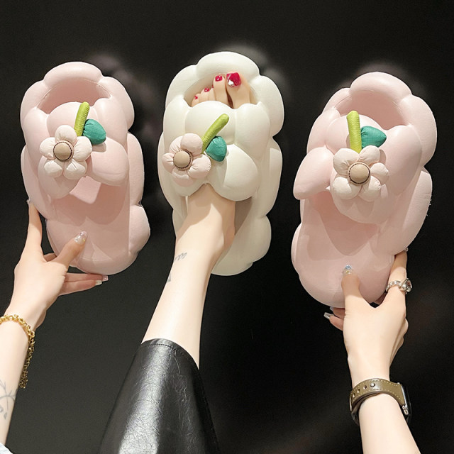 Thick-soled high-rise slippers for women in summer can wear sweet flowers and non-slip indoor home beach slippers