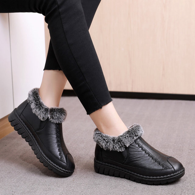 Old Beijing cotton shoes women's winter mother's shoes plus velvet and thickening to keep warm grandma snow boots soft sole non-slip old people's shoes cotton boots