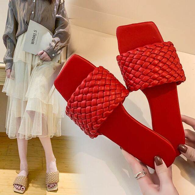 Dongdaemun large-size slippers for women in summer wear 2023 new one-piece braided flat shoes gentle fairy sandals