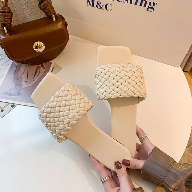Dongdaemun large-size slippers for women in summer wear 2023 new one-piece braided flat shoes gentle fairy sandals