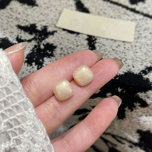 Sugar Cube Pearl Earrings High-end 2025 New Hot Square Earrings Temperament Fashion Earrings for Women