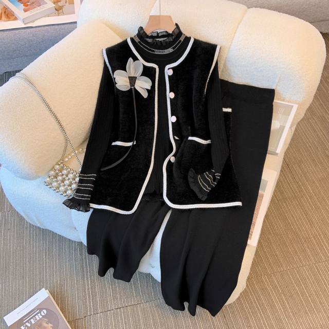 Fat Mom's new autumn and winter style small fragrant knitted vest three-piece set for middle-aged and elderly ladies loose wide-leg pants suit for women