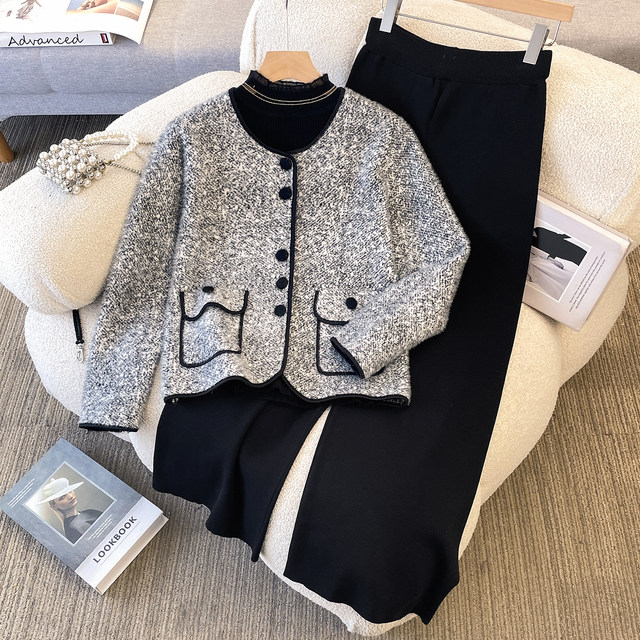 Middle-aged and elderly autumn clothing new fat mom Xiaoxiangfeng long-sleeved knitted three-piece set for middle-aged women wide-leg pants suit