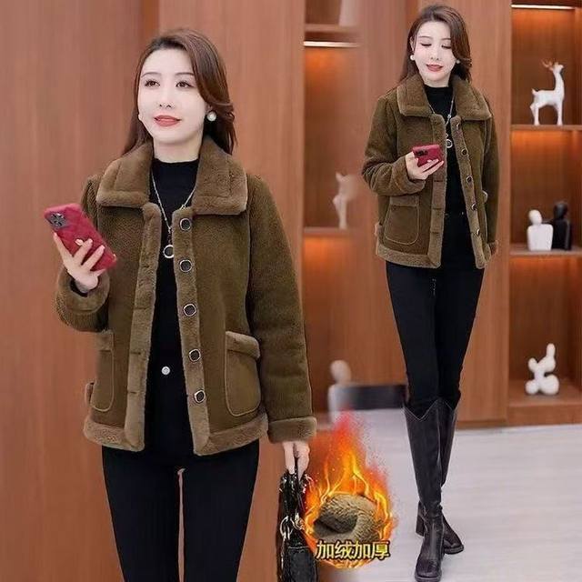 Adding velvet warm and fashionable high-end jacket new winter clothes middle-aged mother's temperament and age-reducing versatile fur integrated cotton jacket