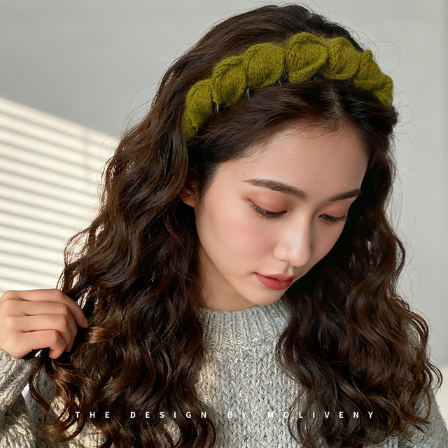 Fashionable braided wool headband headband for women, autumn and winter temperament high skull plush headband hair accessory non-slip toothed hairpin