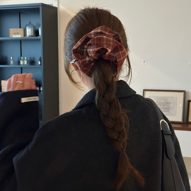 
Hazelnut latte. Retro college style patterned hair rope, large intestine ring, versatile temperament hair ring, rope head, flower hair accessories