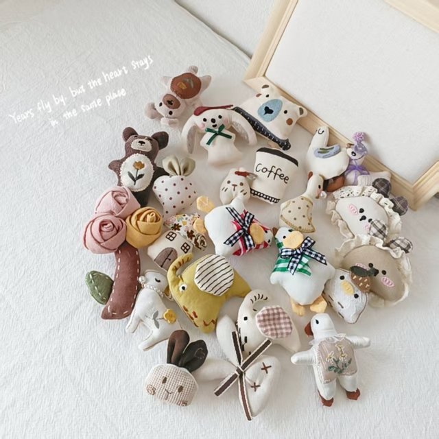 The collection of forest brooch super cute cartoon animal pins creative autumn and winter new children's brooch pin accessories