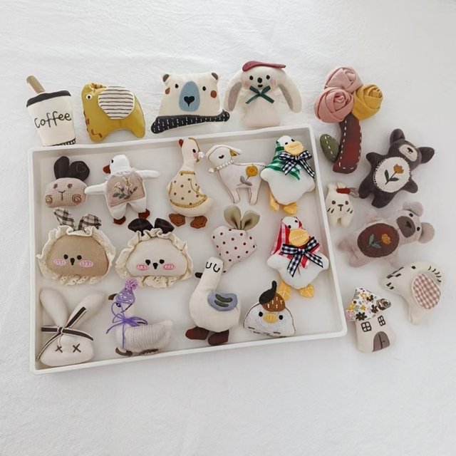 The collection of forest brooch super cute cartoon animal pins creative autumn and winter new children's brooch pin accessories