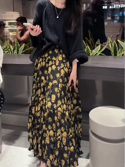 Pocket autumn retro romantic yellow floral skirt for women 2024 new high waist slim pleated long skirt