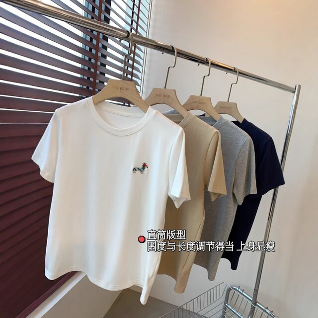 THEWOW Fun and age-reducing contrasting color dachshund dog embroidery needle method compact straight-tube version round neck straight shoulder short-sleeved T-shirt
