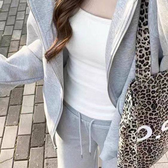 White suspender vest for women with chest pads and wear summer 2025 new versatile beautiful back sleeveless base top