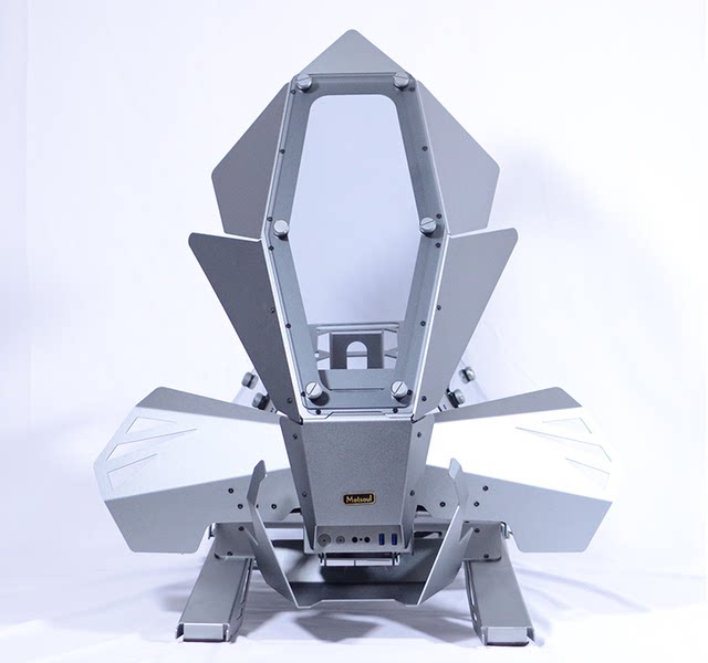 Warcraft MOSE Snowmobile Conqueror open chassis ATX design game assembly desktop computer