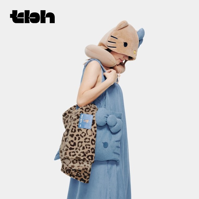 
tbh Brutalist Home Sanrio Hello Kitty Travel Set Canvas Bag U-shaped Pillow Blanket Three-piece Set