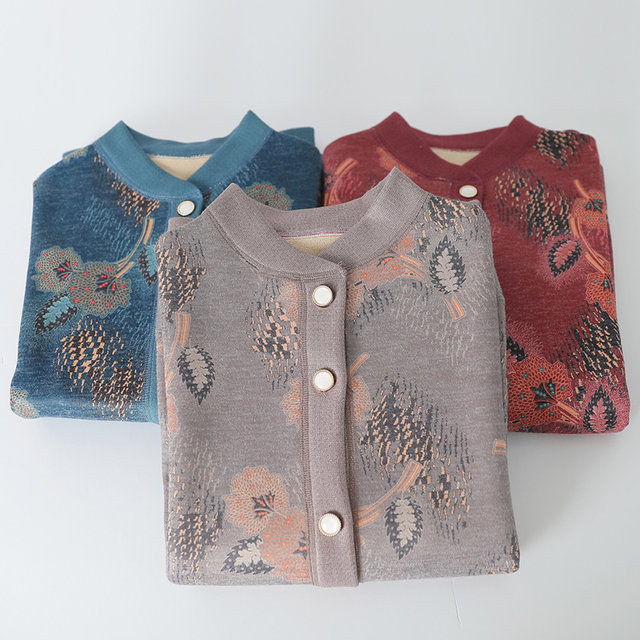 Mom's autumn and winter knitted cardigan plus velvet warm coat for the elderly grandma clothes for the elderly thickened sweater red