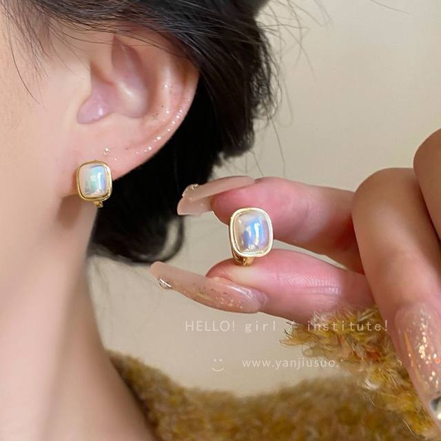 French retro pearl earrings ins light luxury niche design high-end earrings simple temperament earrings earrings for women