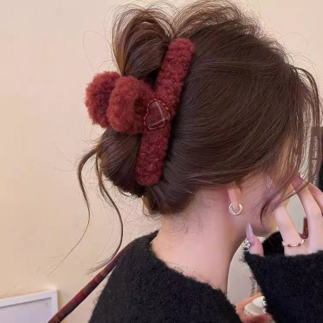 Versatile Love Furry Clip 2025 New Large Hair Clip for Women Back of Head Spring High-end Temperament Shark Clip