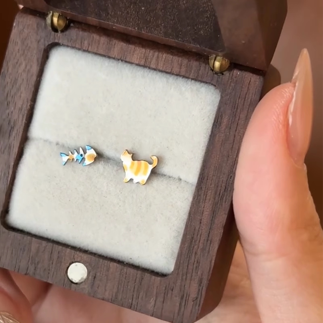 
Become your kitten ~ Cute cat fish earrings for women, retro asymmetric niche design high-end earrings