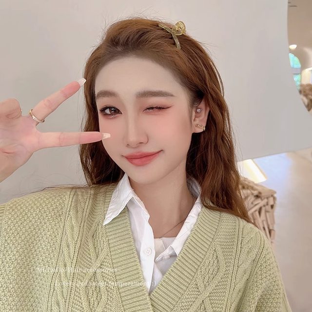 4 little shark clips