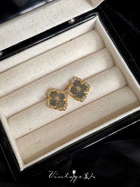 Colosseum French retro medieval high-end niche design exquisite black butterfly shell earrings ear clips