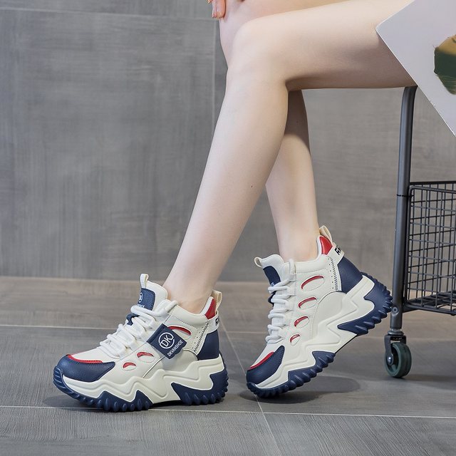 Foreign trade factory withdraw the cabinet and break the coded leather face thick bottom leisure high -top shoes female autumn and winter leather increasing students of students, daddy shoes