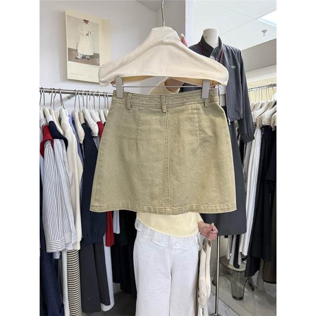 South Korea's Dongdaemun Spring 2025 new Korean version of slim commuter button temperament slim and versatile denim skirt
