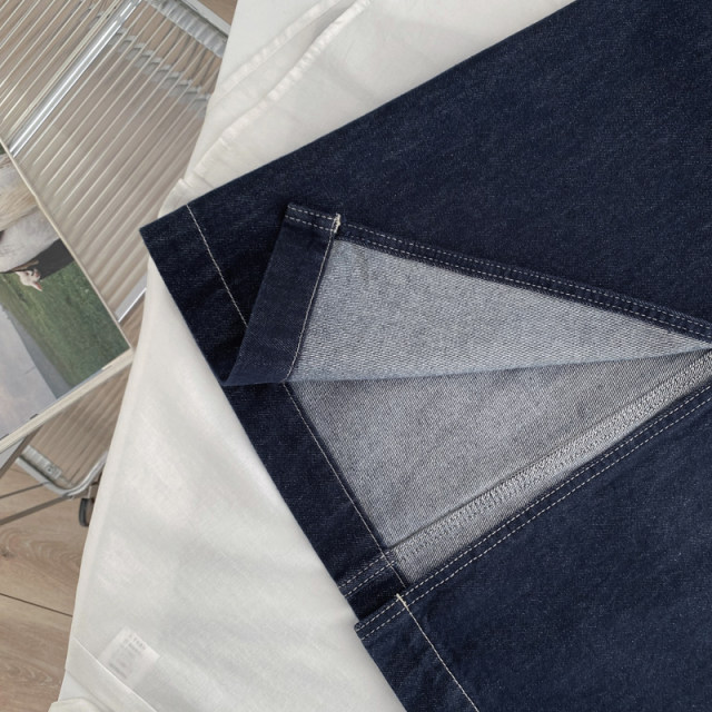 Classic bull version! Covering the hips and making you look slim~ Not picky about people, wide pockets/bright lines, spring and summer medium-length denim skirt for women