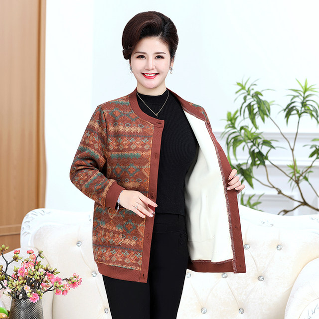 Fatty cardigan sweater for women's coat in autumn and winter, wearing a wool sweater for the elderly, plus velvet thickened mother, plus fat and larger size