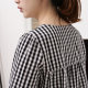 Retro black and white plaid shirt female medium long V -neck seven -point sleeve lantern sleeve sleeve sleeve jacket loose large size early autumn

