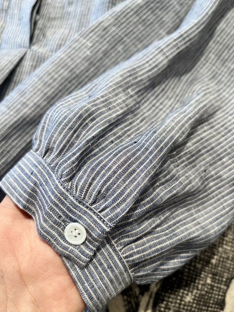 Exquisite slack feeling ~ round neck half-open sleeved grey blue woven striped A-spoke linen shirt top