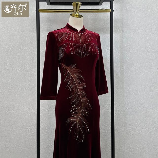 
Extra long fishtail dress, new velvet mother's dress, elegant embroidery heavy industry Xi mother-in-law cheongsam wedding banquet dress