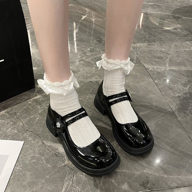 Junior high school students and elementary school students white and black shoes Japanese girl school uniform princess shoes chorus performers performed shoes
