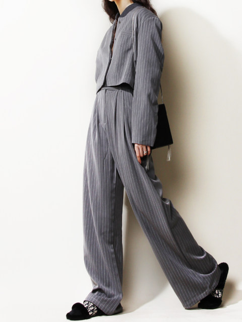 T53 can be equipped with vertical stripes European and American style leisure commute, thin short loose pilot suits suits