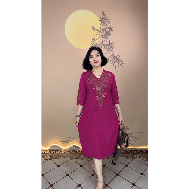 Autumn and winter high-end mother's wear V-neck knitted dress loose belly-covering large size mid-length sweater dress with three-quarter sleeves