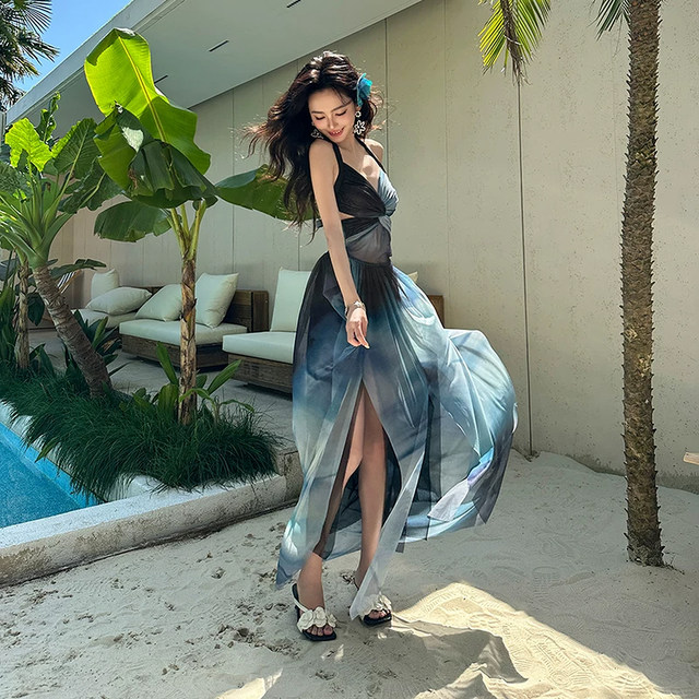 2025 new swimsuit women's high-end style body dress style bikini pure desire Sanya photo hot spring vacation swimsuit