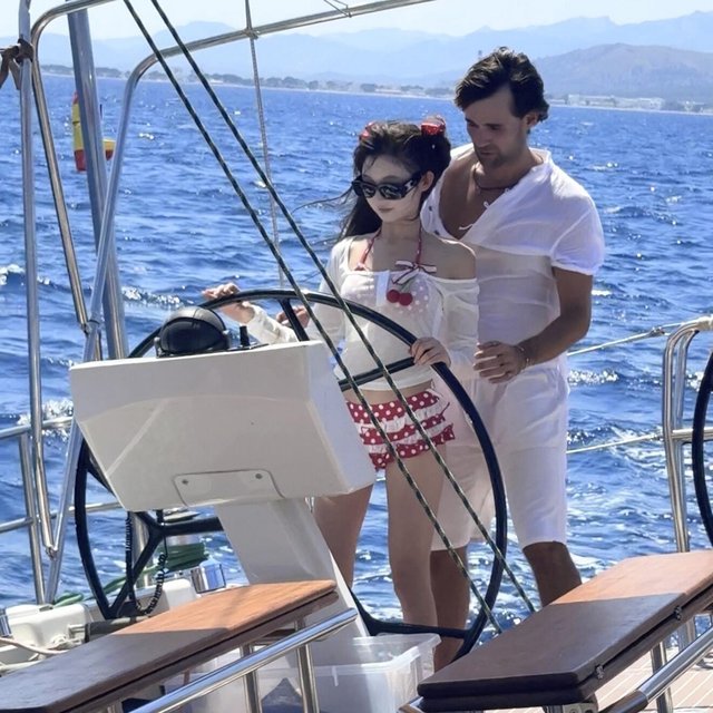 2025 new niche cute pure lust style cherry split skirt bikini cover-up swimsuit