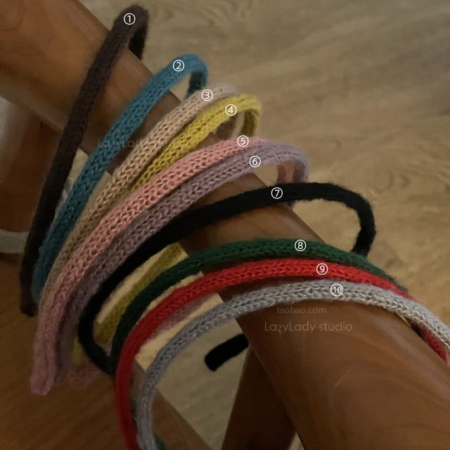 Very plain and stylish. The narrow version is very Korean. Gentle woolen hairband. Simple four-season thin headband hairpin for women.